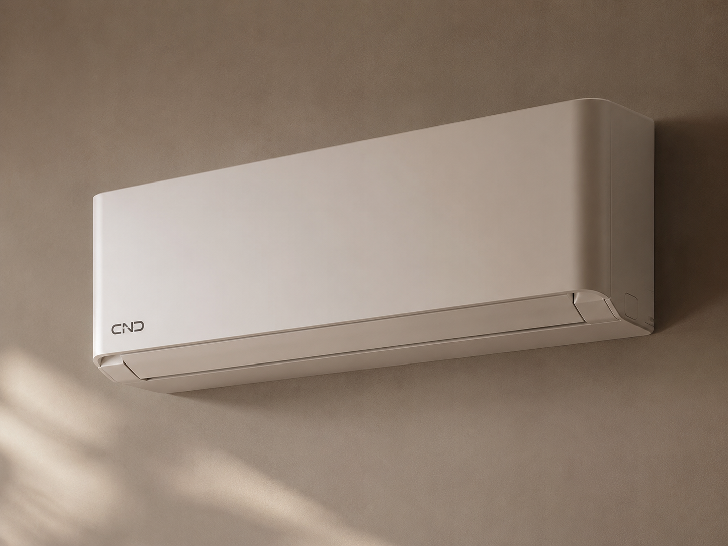CND airco binnenunit aan een warme beige muur