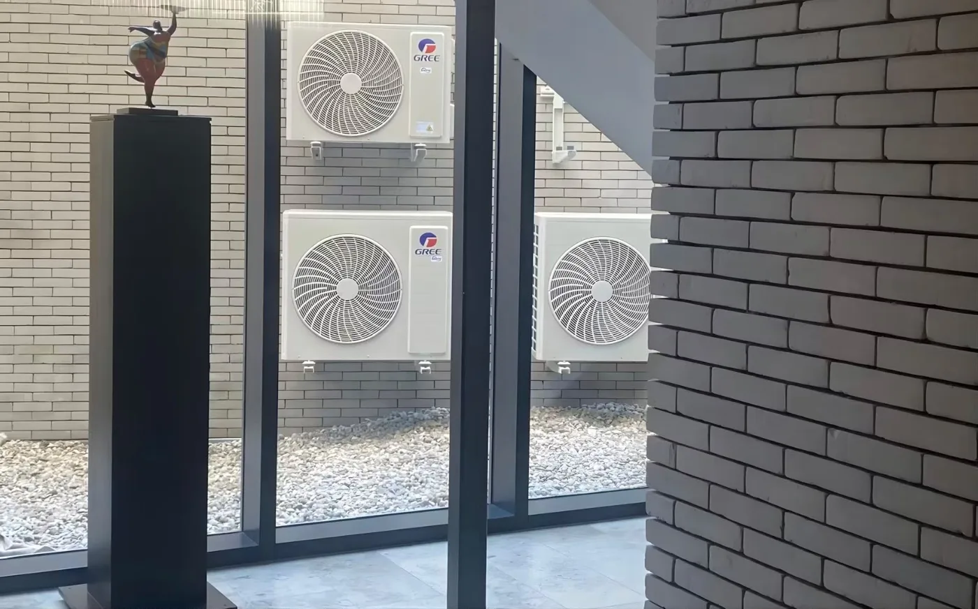 Referentie CND Energy: drie buitenunits naast elkaar