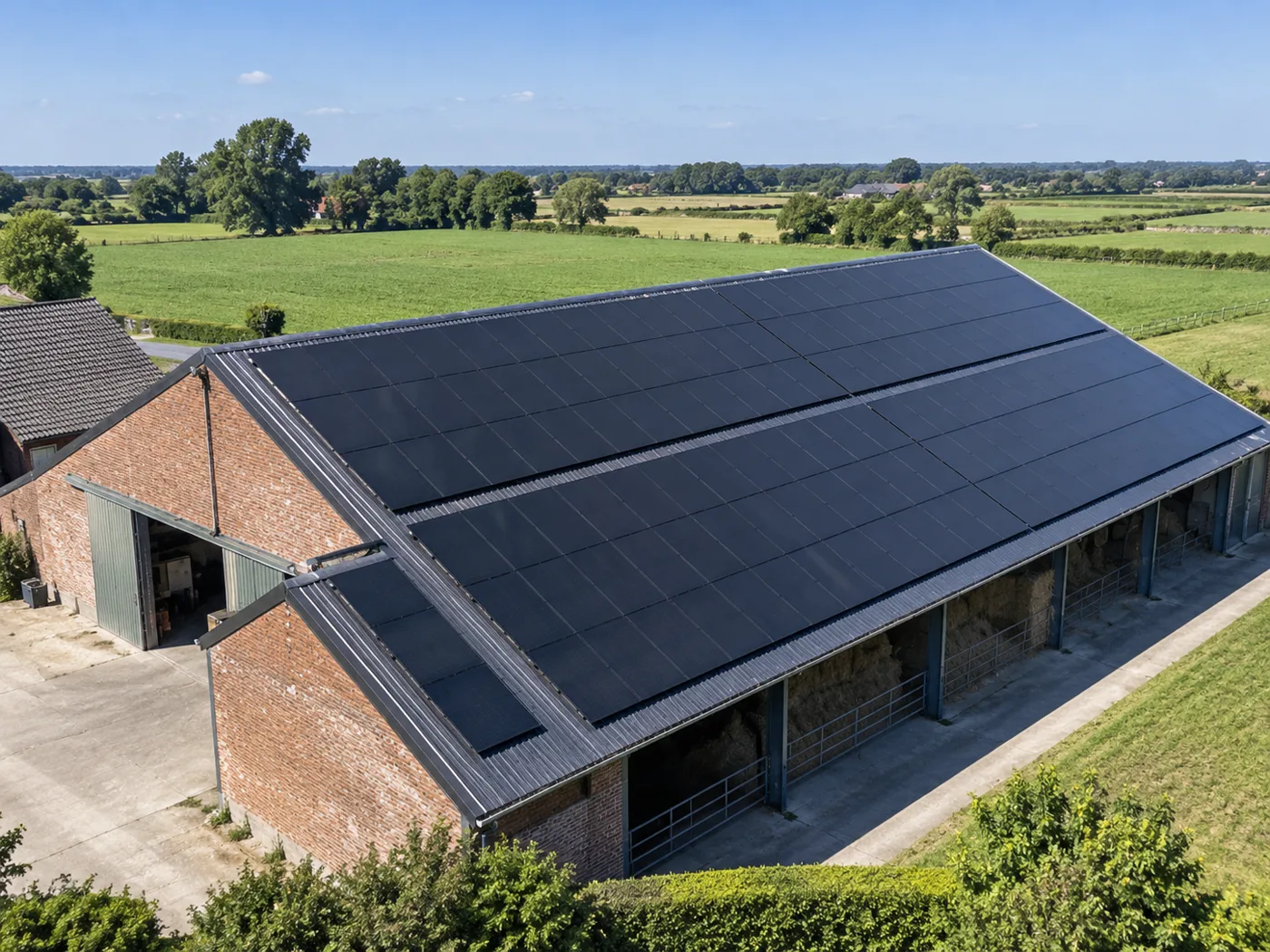 Referentie CND Energy: zonnepanelen op het dak van een schuur